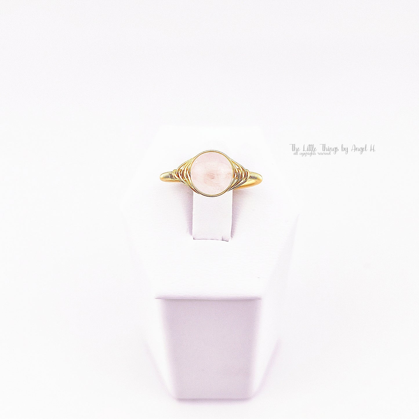 Natural Rose Quartz Gems Hand Winding Golden 18K-Plated Ring