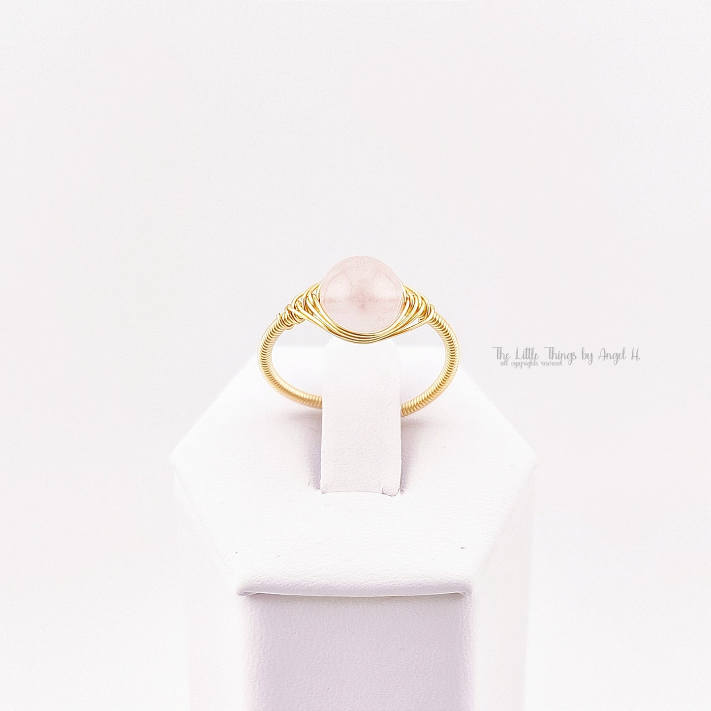 Natural Rose Quartz Gems Hand Winding Golden 18K-Plated Ring