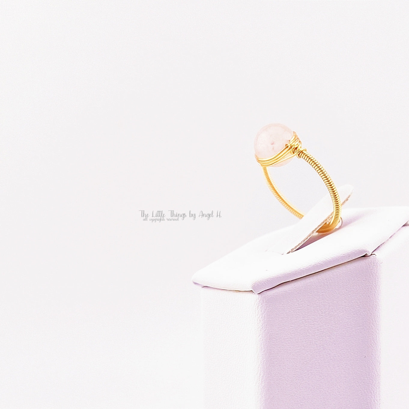 Natural Rose Quartz Gems Hand Winding Golden 18K-Plated Ring