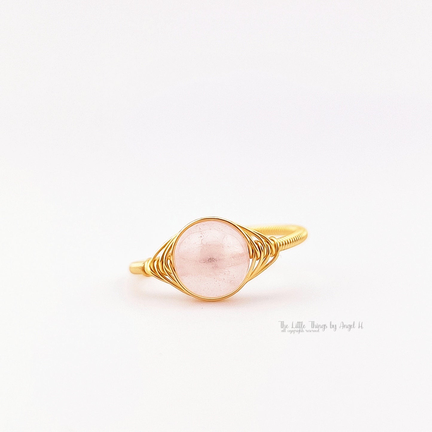 Natural Rose Quartz Gems Hand Winding Golden 18K-Plated Ring